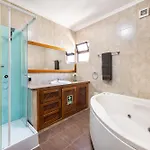 Vakantiehuis Krishan - Private Pool